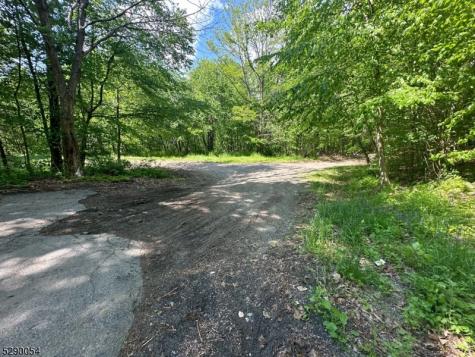 Gladstone Road West Milford NJ 07421