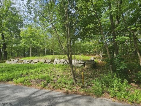 15 Lakeside Drive Vernon NJ 07461