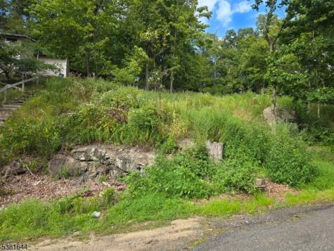 13 Stonehenge Road Jefferson NJ 07849