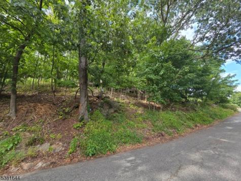 13 Stonehenge Road Jefferson NJ 07849