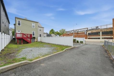 74 Hamilton Street East Orange NJ 07017