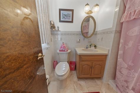 347 Manor Court Lyndhurst NJ 07071