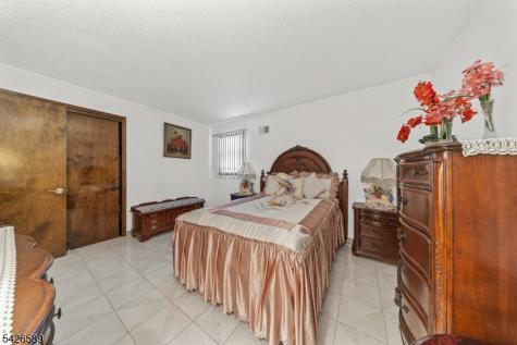 347 Manor Court Lyndhurst NJ 07071