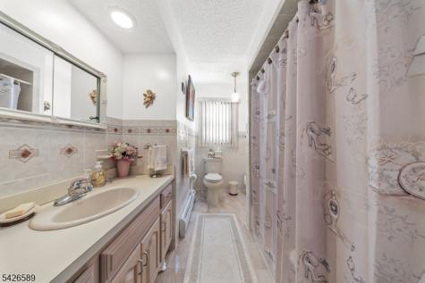 347 Manor Court Lyndhurst NJ 07071