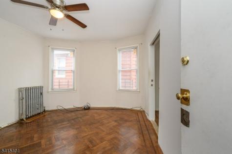 1053 Hunterdon Street Newark NJ 07112
