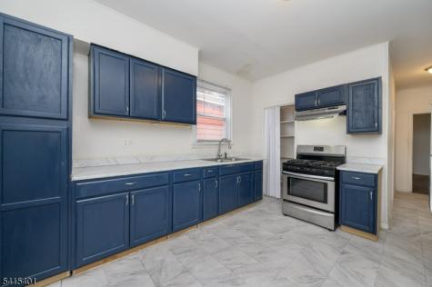 1053 Hunterdon Street Newark NJ 07112