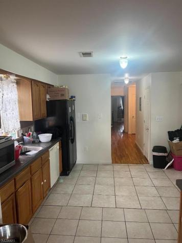896 S 16th Street Newark NJ 07108