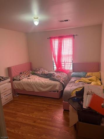 896 S 16th Street Newark NJ 07108