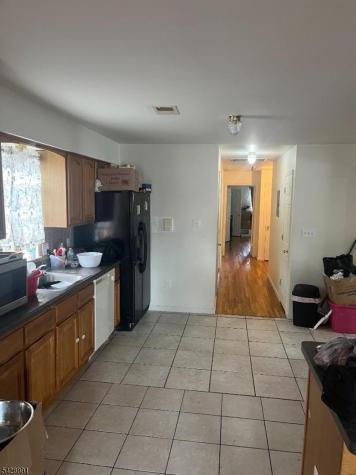 896 S 16th Street Newark NJ 07108