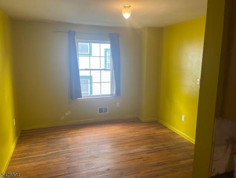 896 S 16th Street Newark NJ 07108