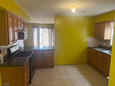 896 S 16th Street Newark NJ 07108
