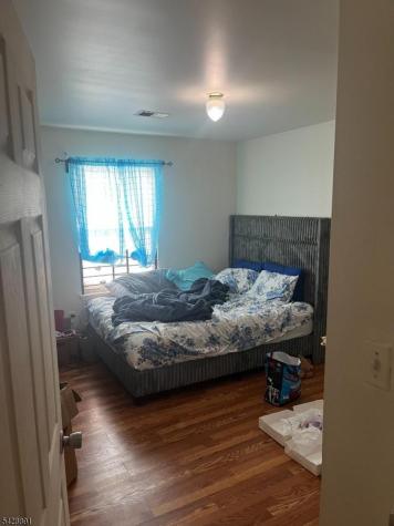 896 S 16th Street Newark NJ 07108