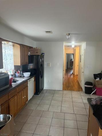 896 S 16th Street Newark NJ 07108