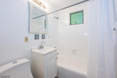 67 Stuyvesant Court Clifton NJ 07013