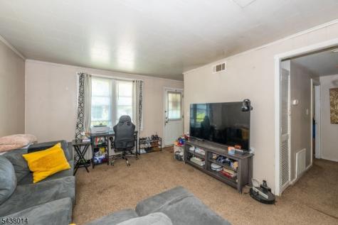 67 Stuyvesant Court Clifton NJ 07013