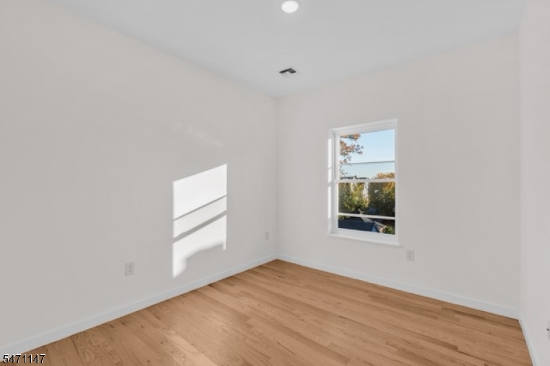 896 South 19th Street Newark NJ 07108