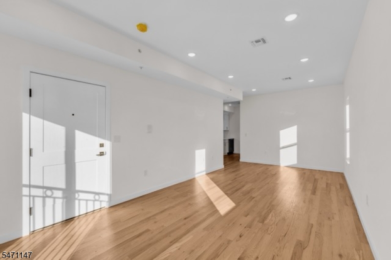 896 South 19th Street Newark NJ 07108