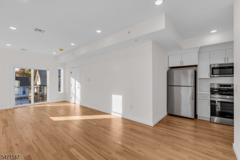 896 South 19th Street Newark NJ 07108