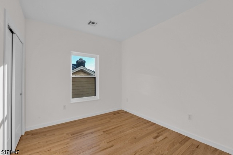 896 South 19th Street Newark NJ 07108