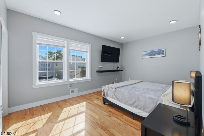 428 Peshine Avenue Newark NJ 07112