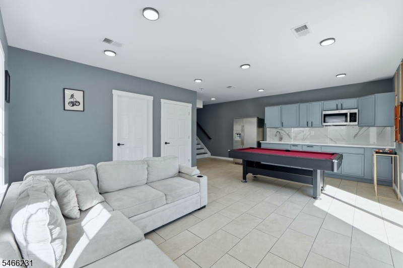428 Peshine Avenue Newark NJ 07112