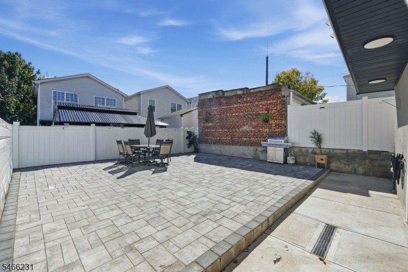 428 Peshine Avenue Newark NJ 07112
