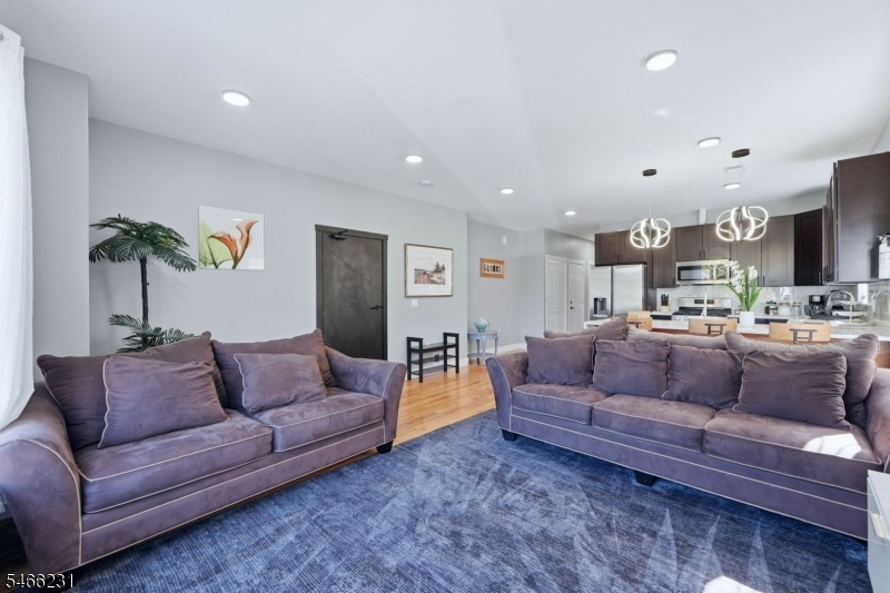 428 Peshine Avenue Newark NJ 07112