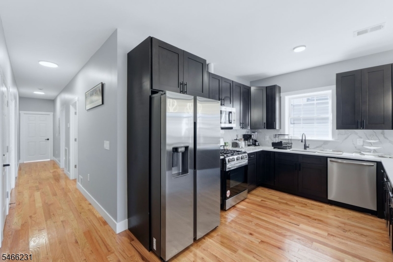 428 Peshine Avenue Newark NJ 07112
