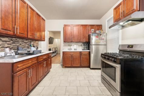 78 Willoughby Street Newark NJ 07112