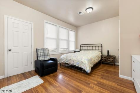78 Willoughby Street Newark NJ 07112