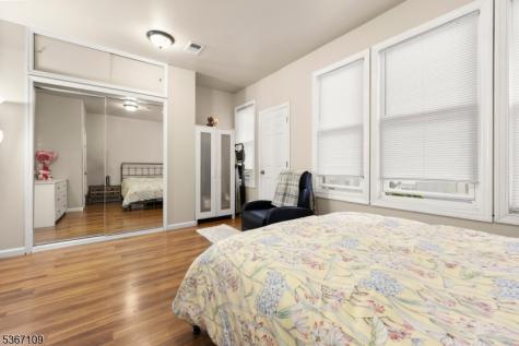 78 Willoughby Street Newark NJ 07112
