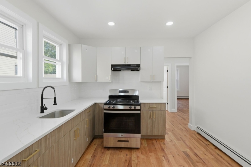203 Hansbury Avenue Newark NJ 07112
