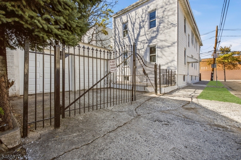 354 Clinton Place Newark NJ 07112