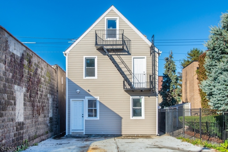 581 E 18th Street Paterson NJ 07514