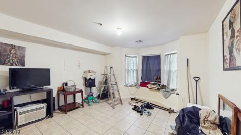 129 Seymour Avenue Newark NJ 07108