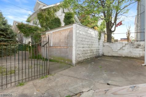 354 Clinton Place Newark NJ 07112