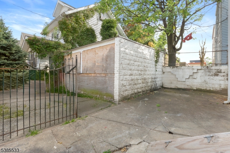 354 Clinton Place Newark NJ 07112