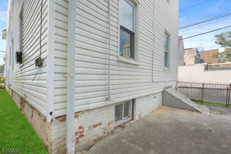 354 Clinton Place Newark NJ 07112