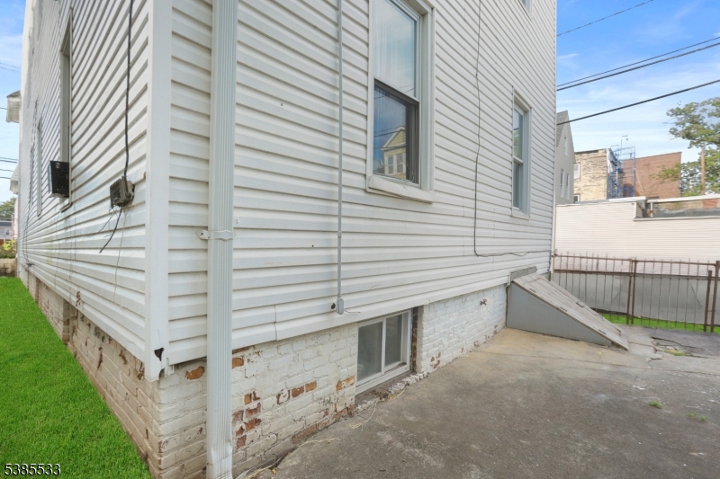 354 Clinton Place Newark NJ 07112