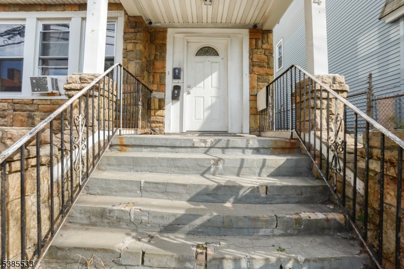 354 Clinton Place Newark NJ 07112