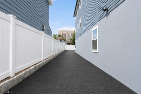 131 Lindsley Place East Orange NJ 07018