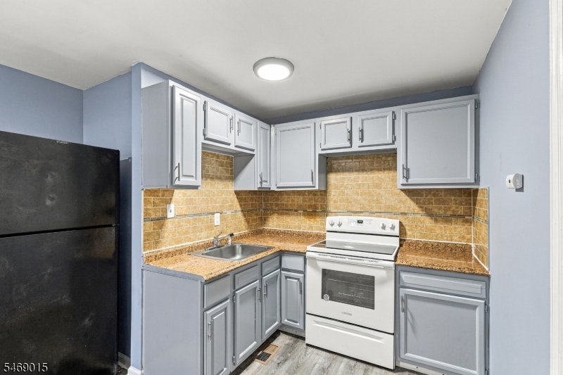 51 Demarest Street Newark NJ 07112