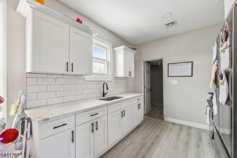 291 E 12th Avenue Roselle NJ 07203