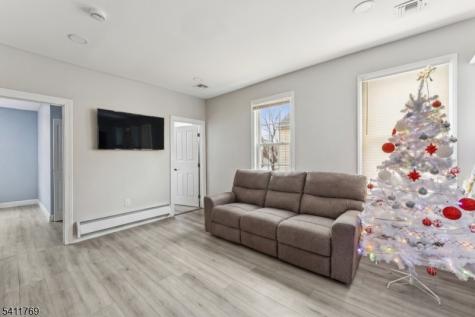 291 E 12th Avenue Roselle NJ 07203