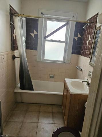 76 Kenmore Avenue Newark NJ 07106