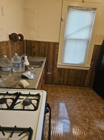 76 Kenmore Avenue Newark NJ 07106
