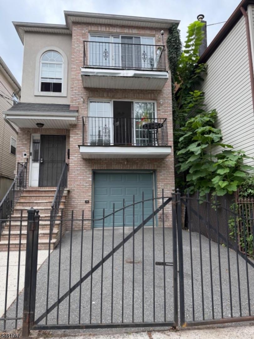 389 21ST Street Irvington NJ 07111