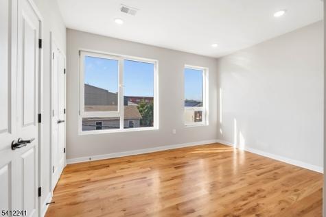 108 Fleming Avenue Newark NJ 07105
