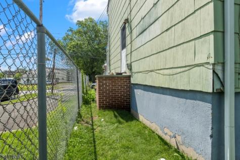 1266 E 12th Avenue Roselle NJ 07203