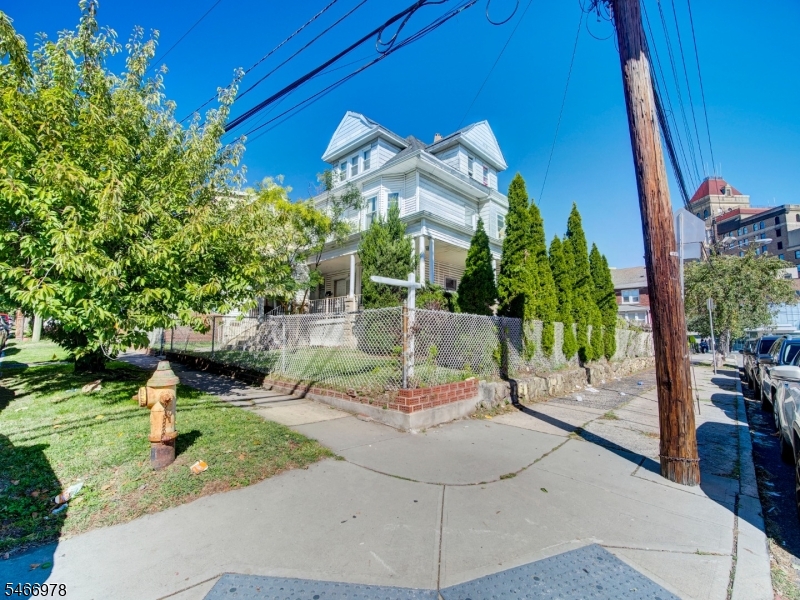 197 Weequahic Avenue Newark NJ 07112